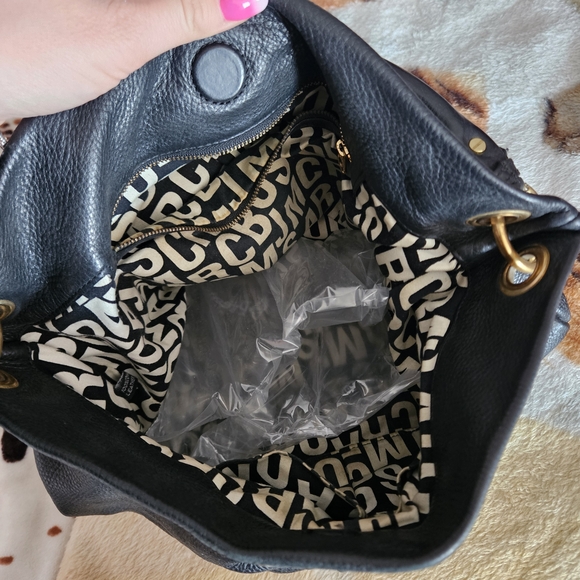 Marc Jacobs Black Leather Shoulder Bag with Gold Accents - Picture 3 of 5